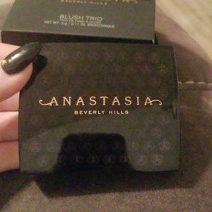 Anastasia Beverly Hills Makeup - Anastasia Beverly Hills blush trio Anastasia Beverly Hills Makeup - Anastasia Beverly Hills blush trio